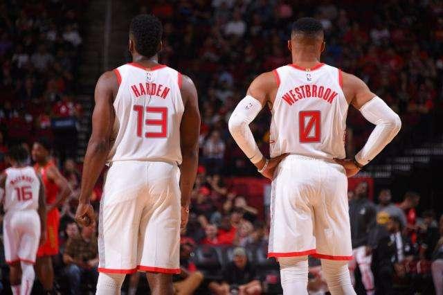 疑是对他发 疑是对他发